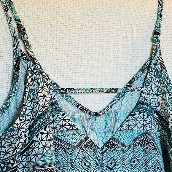 Mossimo, XS flowy tank top. Green, black and white pattern - Picture 2 of 5